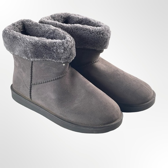dksuko Shoes - DKSUKO Cozy Gray Fur-Lined Women's Boots in size 9